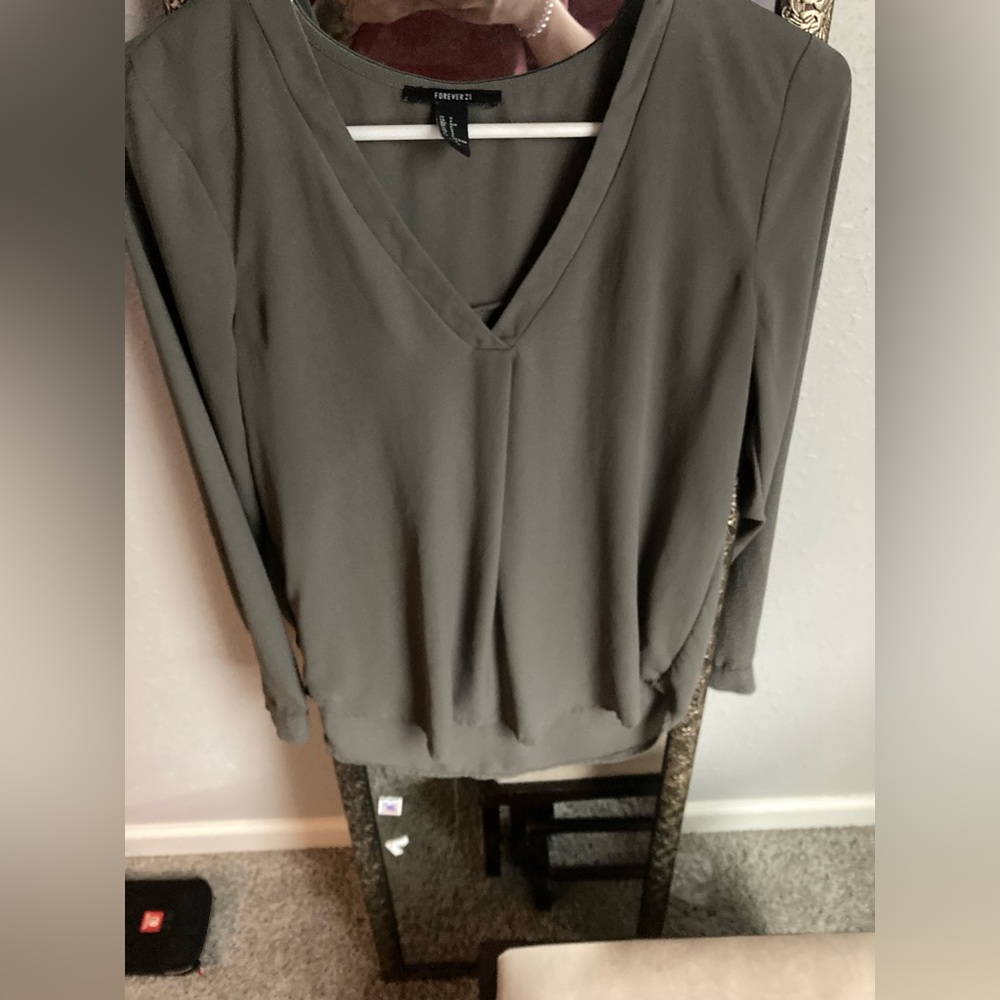 Forever 21 green thin quarter length shirt
